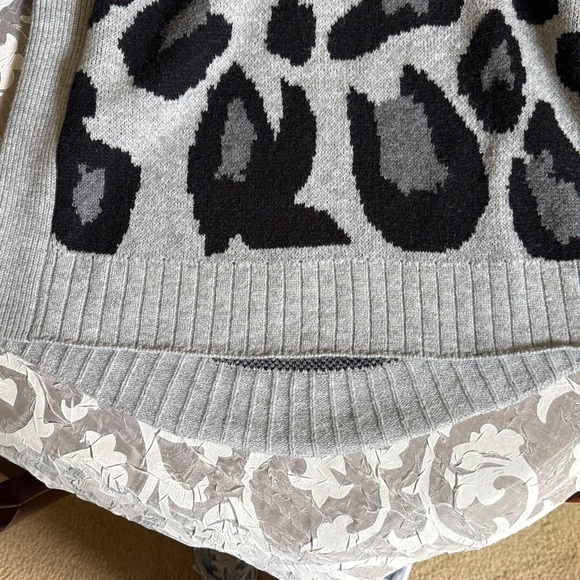 NWT size medium rain + rose gray & black cowl neck sweater - Picture 7 of 7